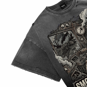 Camiseta de manga corta para hombre con estampado de ciervo y letras 'Forest Is Safe', efecto lavado y desgastado, estilo oversize streetwear - Product Image 4