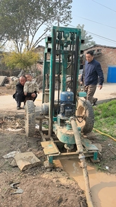 Nouvelle Offre Spéciale – Foreuse de puits d'eau rotative haute performance 380V, mobile, avec moteur de 150m de profondeur de forage, garantie 1 an - Product Image 4