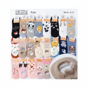 Panchita Set di orecchie femminili con forma di farfalla placcata in oro con perle e diamanti come pietre principali - Product Image 1