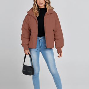 Chaqueta acolchada de invierno de tendencia para mujer con mangas largas Logotipo personalizable y cuello alto transpirable Diseño superior de color sólido - Product Image 1