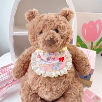 Écharpe de cou pour chat en polyester avec décoration en peluche ours en dentelle de dessin animé, collier bavoir pour animaux de compagnie toutes saisons, cadeau d'anniversaire/de Noël