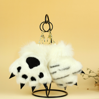Vente en gros de mini peluches simulant une patte de tigre, pendentif en peluche avec griffe d'ours en léopard, jouets en peluche OEM ODM pour cadeau