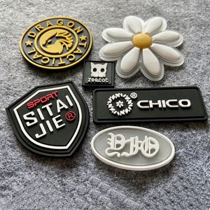 Parches de PVC 3D personalizados al por mayor, logotipo en relieve térmico, parches de PVC transparentes personalizados, parches de goma moldeados para prendas - Product Image 3