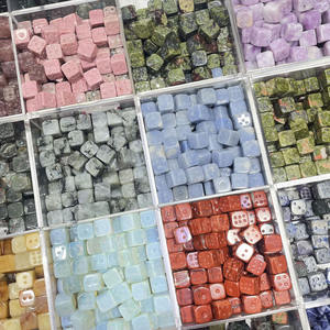 Grosir kerajinan batu kristal alami batu permata Semi berharga properti mainan permainan patung realistis ukir dadu kuarsa - Product Image 2