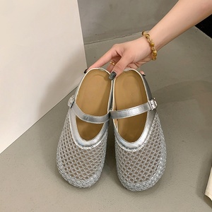 รองเท้าส้นเตี้ยแบบสวมเปิดส้นสำหรับผู้หญิง ฤดูร้อน ใส่ได้ทั้งกลางแจ้ง ระบายอากาศได้ดี ทำจากหนังไมโครไฟเบอร์ รุ่นใหม่ปี 2025  แบบสวม  ตกแต่งด้วยหัวเข็มขัด  พื้นเรียบ - Product Image 2