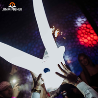 Présentoir de bouteille de vodka en acrylique personnalisé LiqVis en forme d'oie, avec logo, blanc et gris, avec LED, pour la publicité dans les boîtes de nuit et les fêtes