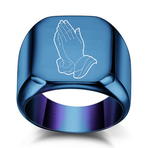 Anillo Europeo Americano Personalizado con Grabado Láser de Manos en Oración, Anillo de Titanio para Mujer, Joyería de Regalo Cuadrangular - Product Image 4