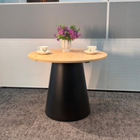 Table basse compacte et peu encombrante, ronde, moderne, avec structure en fer et plateau en MFC, idéale pour le bureau, la réception des invités et les négociations