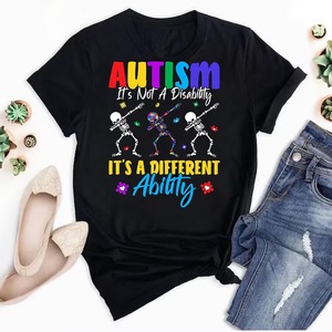 Adesivi Termoadesivi DTF Colorati per la Consapevolezza sull'Autismo con Stampa 'È Ok Essere Diversi' Pronti <span class=keywords><strong>da</strong></span> Applicare su Vestiti - Product Image 2