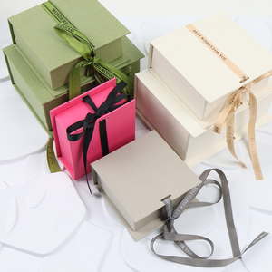 Boîte d'emballage magnétique de luxe personnalisée en matériaux recyclés avec pelliculage brillant pour parfums, bijoux, bougies, perruques - Product Image 1