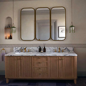 Meuble de salle de bain sur mesure en marbre blanc avec vasque, plan de toilette en pierre naturelle et meuble en bois de chêne - Product Image 3