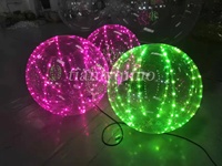 Boules de lumière LED transparentes en PVC abordables avec tailles et couleurs personnalisables, adaptées à la décoration du parc