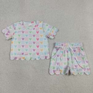 Conjunto con estampado de playa tropical para niñas pequeñas, top de manga corta con ribete festoneado y pantalones cortos con cordón a juego, ropa de vacaciones de verano para niños - Product Image 3