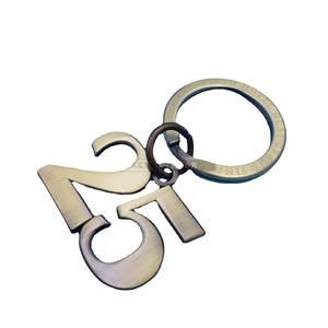 Porte-clés personnalisé en alliage de zinc couleur bronze antique, durable, avec lettrage creux, idéal pour les cadeaux d'affaires - Product Image 5