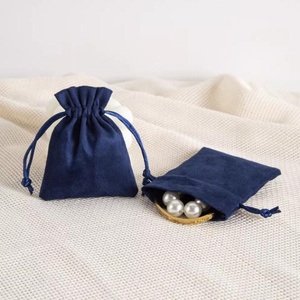 Sac à bijoux en tissu velours - Matériau recyclable - Design imprimé à l'écran - Pochette cadeau et sac gourde pour le rangement de bijoux et de montres - Product Image 4