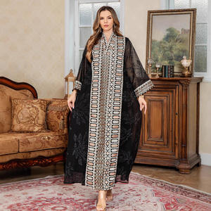 Robe musulmane brodée longue en polyester élégante pour femmes pour l'automne Eid coupe ample de Dubaï vêtements du Moyen-Orient - Product Image 1
