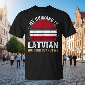 Mi marido es de Letonia, nada me asusta - Camiseta del orgullo de Letonia - Product Image 3
