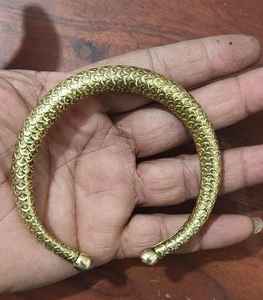 Bracelet africain en laiton bohème à texture d'écailles de poisson dorées, bracelet ajustable pour femme, cadeau. - Product Image 2