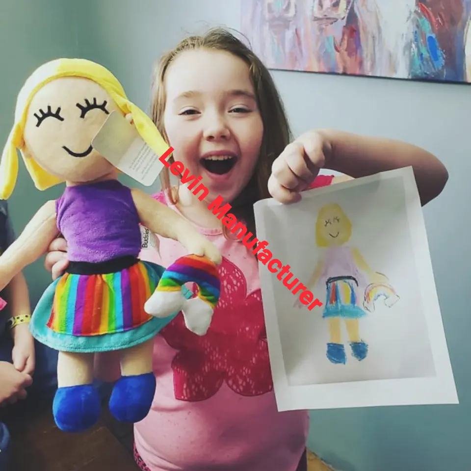 Poupée en peluche de dessin animé