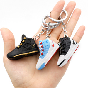 Mejor Precio, Llavero con Colgante de Zapatilla de Baloncesto 3D de <span class=keywords><strong>LeBron</strong></span> James de Tercera Generación, Recuerdo para Fanáticos, Accesorio para Bolsa - Product Image 1