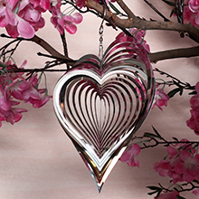Atrapavientos 3D, Dispositivos Ahuyentadores de Aves con Diseño de Pájaro Brillante para Espantar Aves del Jardín, Atrapavientos Metálicos con Forma de Corazón - Product Image 6