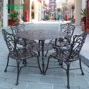 Insieme della mobilia del tavolo e delle sedie del ristorante all'aperto fatto a mano di progettazione europea - Product Image 5