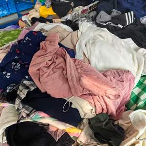 SF01 Ukay Bales Abbigliamento di Seconda Mano Economico per <span class=keywords><strong>Donna</strong></span>: Vestiti, Camicette, Jeans, <span class=keywords><strong>Stock</strong></span> Misto di Abbigliamento Usato all'Ingrosso - Product Image 5