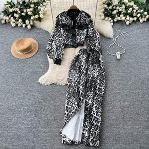 Completo da <span class=keywords><strong>Donna</strong></span> 2 Pezzi: Top Corto in <span class=keywords><strong>Pelle</strong></span> Chic e Pantaloni con Stampa Leopardata, Elegante Completo Sportivo Due Pezzi - Product Image 2