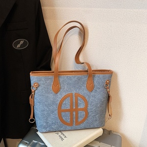 <span class=keywords><strong>Sac</strong></span> fourre-tout d'épaule grande capacité pour trajets quotidiens, nouvelle collection 2026, chic et décontracté pour femme, patchwork élégant bicolore en PU avec fermeture éclair - Product Image 2