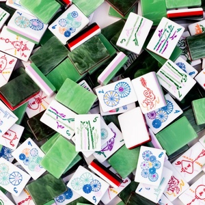 Juego Clásico Miss Engraved, 160 Bloques de Mahjong Acrílicos Estilo Americano con Gemas Verdes y Mármol - Product Image 1
