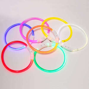 Collar Luminoso LED para Perro con Cinta de Silicona, Diseño Sólido, Carga USB, Ecológico, Hebilla Electrónica Moderna - Product Image 6