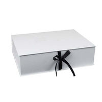 Boîte en Papier Pliable de Luxe Personnalisée Blanche avec Rabat Magnétique pour Vêtements et Ruban Noir