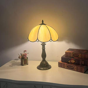 Lampada in Vetro Colorato HFBH con Schermo Vintage Giallo da 12 Pollici, Illuminazione Decorativa per Camera da Letto, Base in Resina E27 - Product Image 5