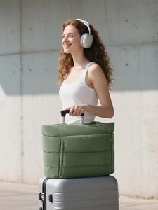 Bolso Tote Acolchado Ligero y Suave para Mujer, con Dos Correas, Diseño Impermeable y Acolchado, para Viajes, Escuela, Gimnasio |   Cierre de cremallera - Product Image 4