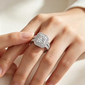 Prix de gros – Ensemble de mariage et de fiançailles tendance pour femme en argent sterling 925 plaqué rhodium avec zircon taille coussin – Anniversaire - Product Image 3