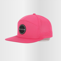 Casquette adulte 7 panneaux rose vif perforée découpée au laser style hip-hop à visière plate en polyester et coton avec logo réglable