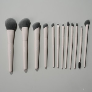Juego <span class=keywords><strong>de</strong></span> Brochas <span class=keywords><strong>de</strong></span> <span class=keywords><strong>Maquillaje</strong></span> Profesional <span class=keywords><strong>de</strong></span> 12 Piezas con Mango <span class=keywords><strong>de</strong></span> Madera y Pelo Sintético, Color Personalizado, Marca Privada, Paquete Personalizado - Product Image 3
