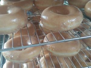 Línea de producción de rosquillas completamente automática, máquina para hacer rosquillas a base de levadura, fabricante Berliner de rosquillas en anillo - Product Image 5