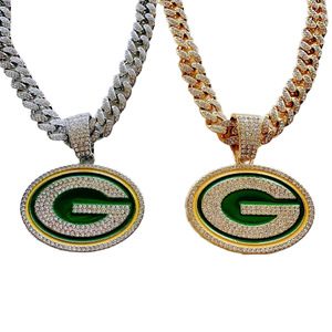 Collar con Colgante de Fútbol Americano de los Green Bay Packers, Diseño Brillante, Chapado en Oro, Cadena de Perlas de Agua Dulce para Uso Diario - Product Image 1