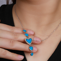 Collier en argent massif 925 sans nickel ni plomb, en forme de Y, avec pendentif cœur en opale synthétique et plusieurs cœurs en zircon cubique, avec chaîne en câble