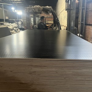 Contrachapado Reforzado con Malla Metálica de Alta Resistencia Industrial, Material de Construcción Resistente a Impactos, con Revestimiento Antideslizante - Product Image 6