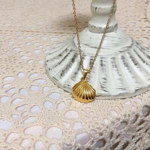 Emboss <b>Solid</b> Casting Shell <b>Pendant</b> Stainless Steel <b>Gold</b> Plated Shell Charm <b>Pendant</b> - Product Image 1