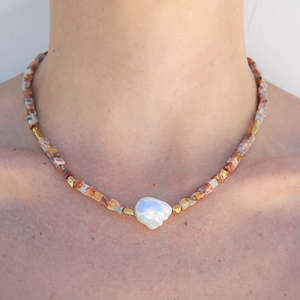 Delicado Collar de Verano con Cuentas de Piedras Naturales Coloridas y Perla Barroca, Collares Hechos a Mano para Mujeres y Hombres - Product Image 1