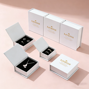 กล่องใส่เครื่องประดับรูปวงแหวนแบบใหม่สำหรับขายส่ง พร้อมโลโก้สั่งทำ บรรจุภัณฑ์จี้ห้อยคอ - กล่องกระดาษแข็งฝาพับแม่เหล็ก - Product Image 4