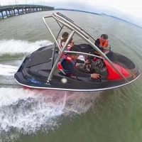 Mini bateau à moteur, jet-boat, moteur inboard, bateau rapide en fibre de verre