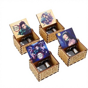 Boîte à musique en bois à manivelle, peinte et sculptée, sur le thème des personnages d'anime et de jeux (Tanjirou, Luffy, Sasuke, Isagi Yoichi), vente en gros, cadeau pour les fans - Product Image 1