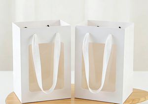 Caja Cuadrada Blanca Lisa con Ventana y Asa, Hecha de Cartón Blanco Grueso, Forro de Esponja, Embalaje Ecológico para Regalos - Product Image 1