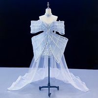 Robe de soirée mini bleu glace sans bretelles, coupe cœur, style vintage, avec décoration perlée, taille naturelle, traîne balayante et soutien-gorge intégré