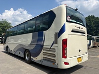 Bus de transport d'occasion King Long 50 places avec sièges confortables, moteur Yuchai et double porte