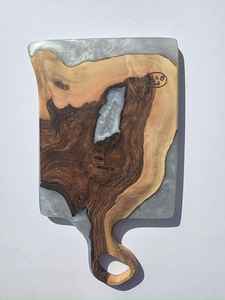 Vivaci Motivi in <span class=keywords><strong>Resina</strong></span> <span class=keywords><strong>su</strong></span> Vassoi di <span class=keywords><strong>Legno</strong></span> che Uniscono Perfettamente Arte e Utilità per un'Esperienza Culinaria Elegante - Product Image 5